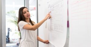 découvrez les experts des écoles de commerce, qui allient théorie et pratique pour former les leaders de demain. apprenez des professionnels passionnés, issus du monde des affaires, et enrichissez votre parcours académique avec des perspectives innovantes.