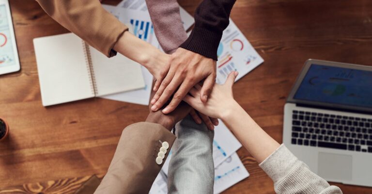 découvrez l'importance des partenariats dans le monde des affaires. apprenez comment établir des collaborations fructueuses et tirer parti des synergies pour atteindre vos objectifs communs.