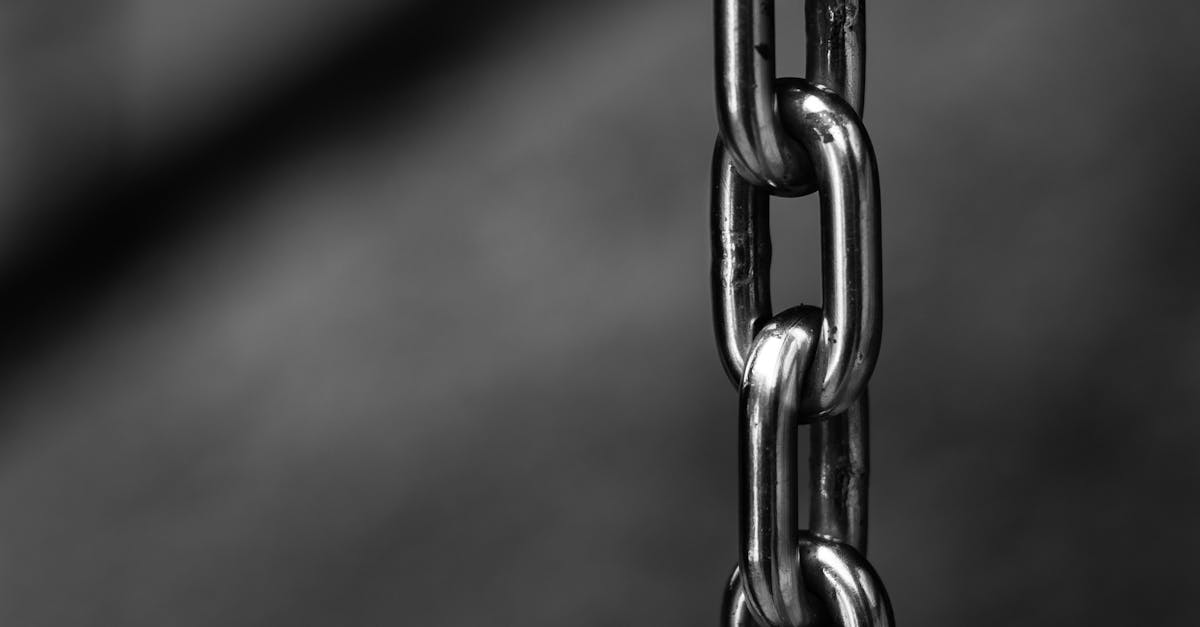 découvrez le concept de résistance à travers ses multiples facettes, qu'il s'agisse de physiques, psychologiques ou sociales. plongez dans l'analyse de ses implications et son importance dans nos vies quotidiennes.