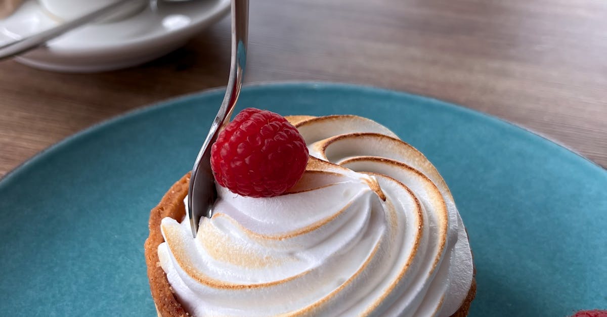 découvrez l'univers enchanteur des cabanes à sucre, où la tradition rencontre la gastronomie. savourez des délices sucrés, des visites immersives et l'authenticité des produits de l'érable dans un cadre chaleureux. une expérience incontournable pour toute la famille!