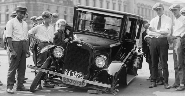 découvrez les causes, conséquences et statistiques des accidents. apprenez comment éviter les situations dangereuses et comprendre les différentes formes d'accidents, qu'ils soient routiers, domestiques ou professionnels.