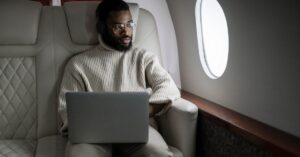 découvrez l'expérience premium de la business class : confort, service attentif et commodités haut de gamme pour un voyage inoubliable. optez pour l'élégance et le bien-être lors de vos déplacements professionnels.