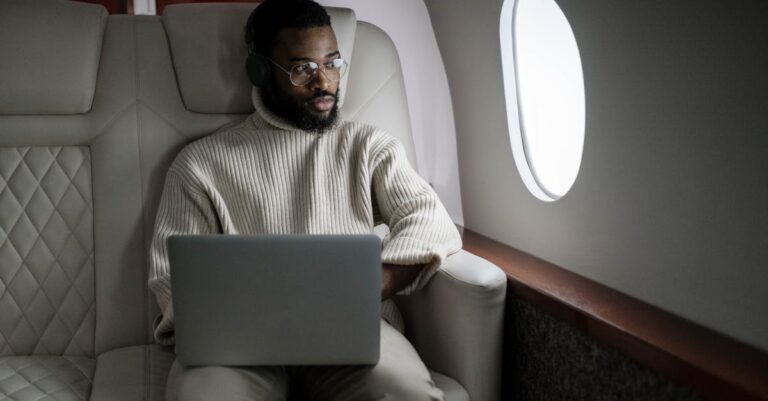 découvrez l'expérience premium de la business class : confort, service attentif et commodités haut de gamme pour un voyage inoubliable. optez pour l'élégance et le bien-être lors de vos déplacements professionnels.