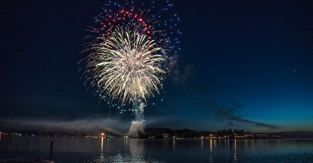 découvrez l'émerveillement des feux d'artifice avec des spectacles éblouissants qui illuminent le ciel. plongez dans un univers de couleurs, de sons et d'émotions lors de célébrations inoubliables. parfait pour vos soirées festives et occasions spéciales.