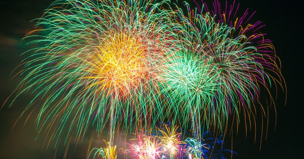 découvrez la magie des feux d'artifice : une explosion de couleurs et d'émotions qui illumine vos nuits. plongez dans l'univers fascinant des spectacles pyrotechniques, parfaits pour célébrer des moments mémorables.