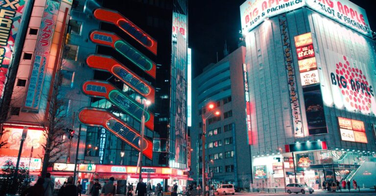 découvrez l'univers captivant de sega, une entreprise emblématique du secteur des jeux vidéo. explorez son histoire riche, ses consoles légendaires et ses franchises iconiques telles que sonic et mortal kombat. plongez dans l'innovation et le divertissement ludique offerts par sega.